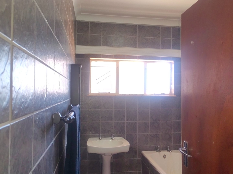 4 Bedroom Property for Sale in Heuwelsig Northern Cape